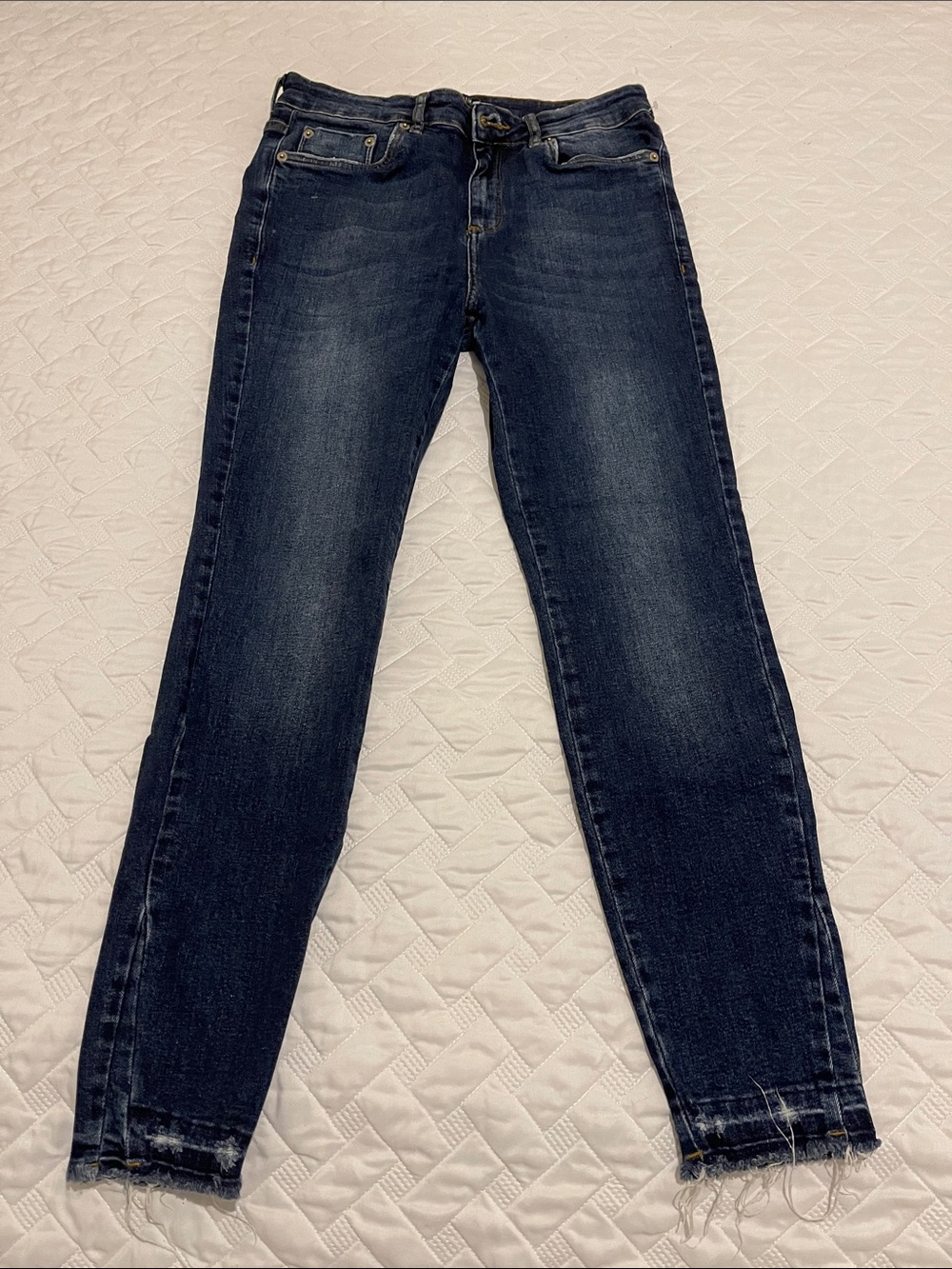 Le lis Dark Wash Skinny Jeans - Frayed Hem